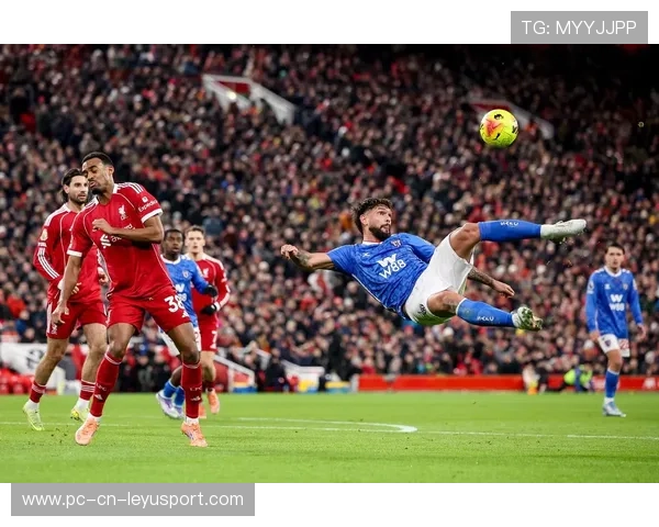 利物浦围攻桑德兰球门，迪亚斯抽射被门将托起