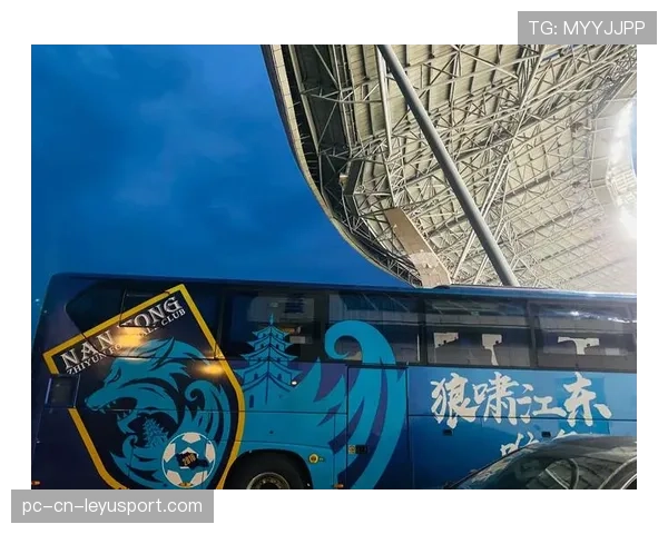 球迷区官方观赛包内包含物品清单与领取流程说明，观球赛发朋友圈怎么说